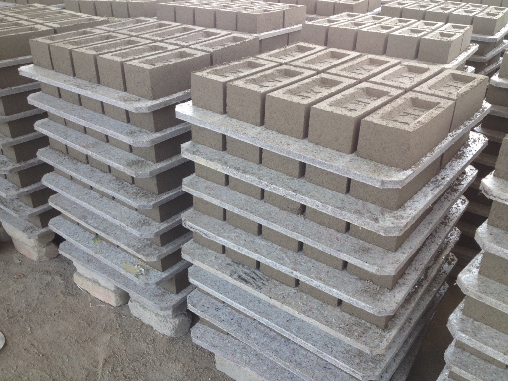 PAC vs PVC vs Wood – Choosing the Best Pallet for Vibro Press
